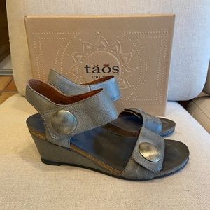Taos Carousel Graphite Women's Sandal Size US 8-8.5 EU 39